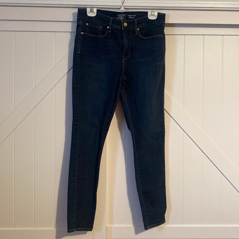 Signature by Levi Strauss & Co. Gold Label Women's Totally Shaping Skinny Jeans